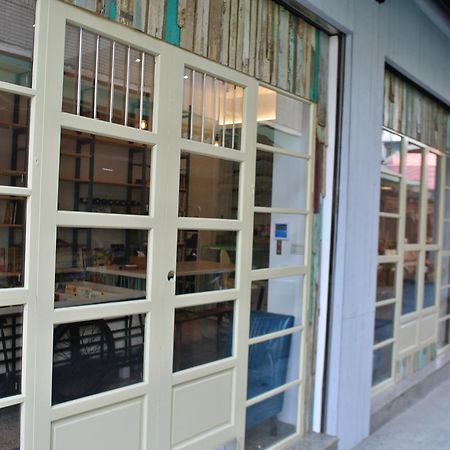 Bobooks Hostel Chiayi Exterior foto