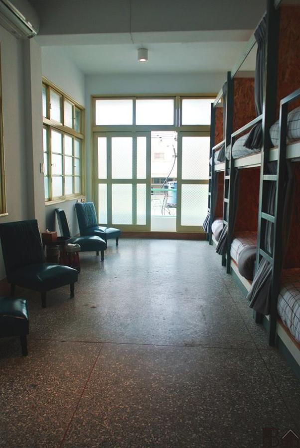 Bobooks Hostel Chiayi Exterior foto